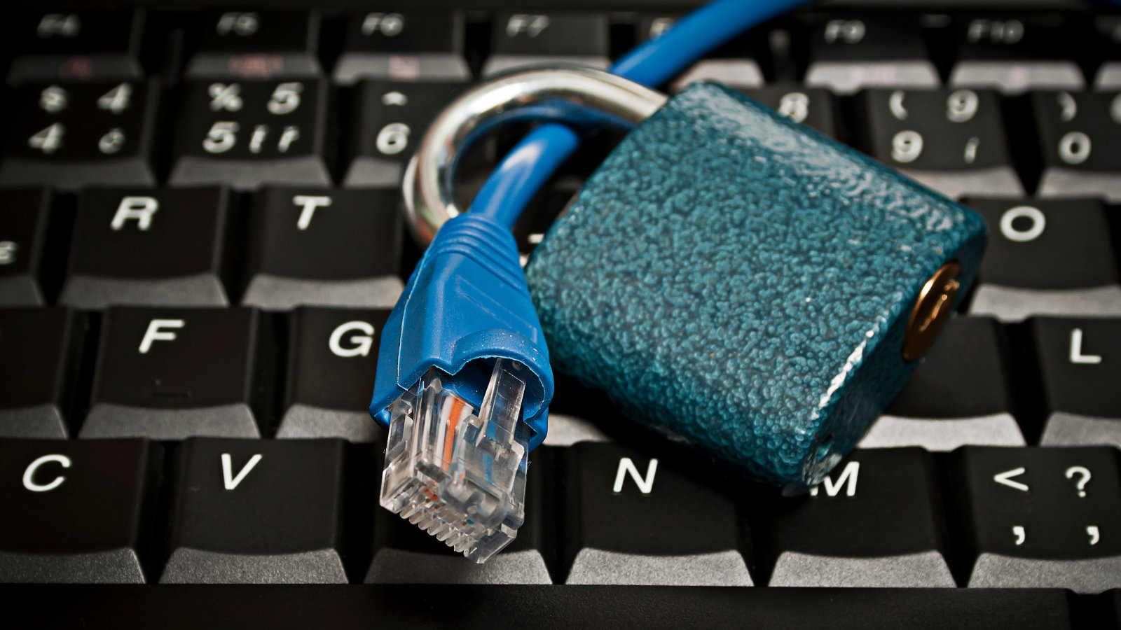 Senado aprova projeto que impede operadoras de limitarem a internet fixa
